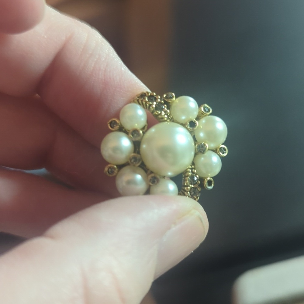 Vintage Elegant Pearl and Gold Plated Brooch And Earring  Set - Picture 6 of 6